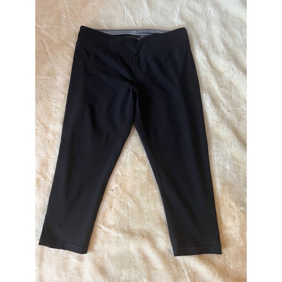 NWOT - Nola Cropped yoga pant (Penningtons) - Picture 2 of 2